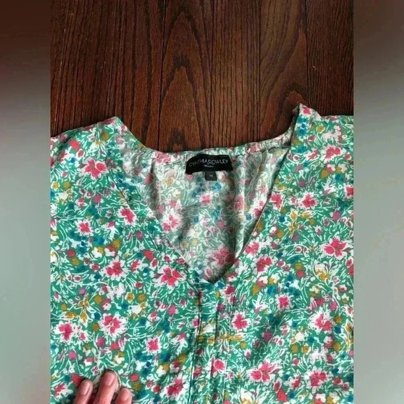 Cynthia Rowley Women’s 1X Bright Green Ruffled Floral V-Neck Sleeveless Blouse - Picture 4 of 10